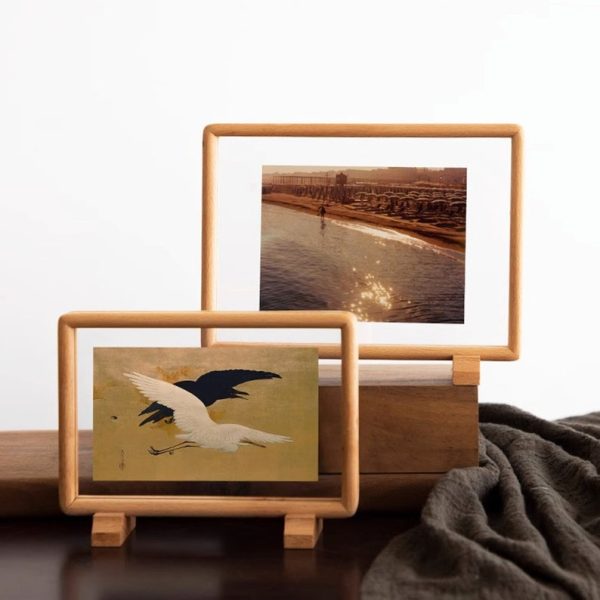 Dual-Sided Beech and Walnut Frame – Versatile Display